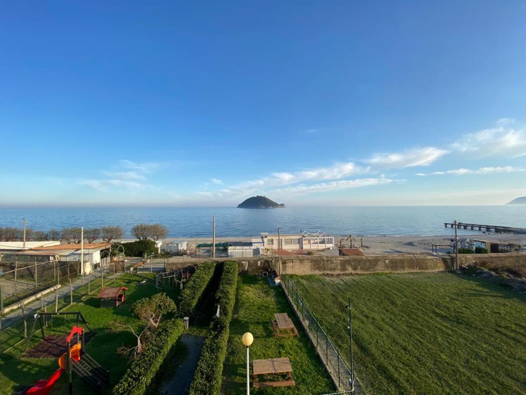 Residence Riviera Albenga Exterior photo