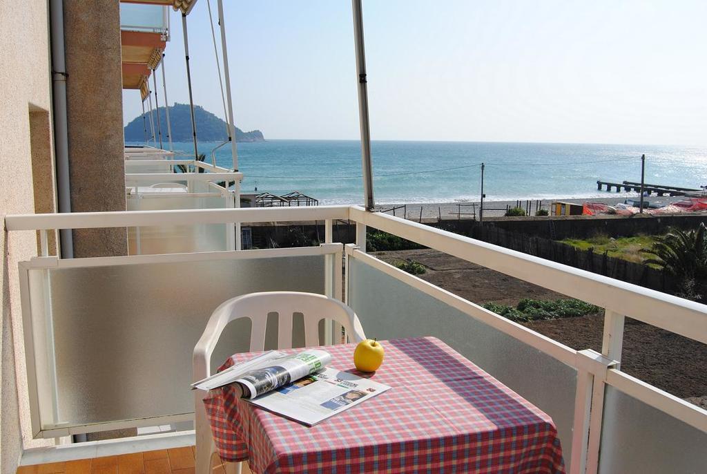 Residence Riviera Albenga Exterior photo